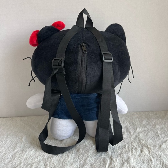 Hello Kitty Peso Pluma Supreme Plush . - Picture 5 of 9